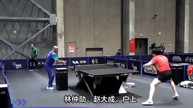 球星们合力抵抗强敌，共同奋斗取胜